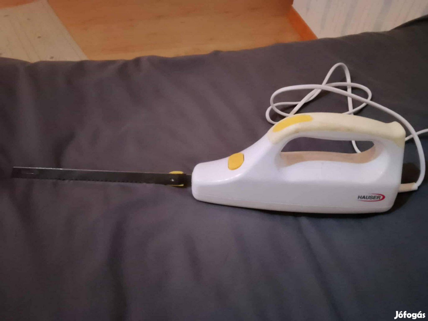 Elektromos kenyérszeletelő eladó 2 éles pengével, működő