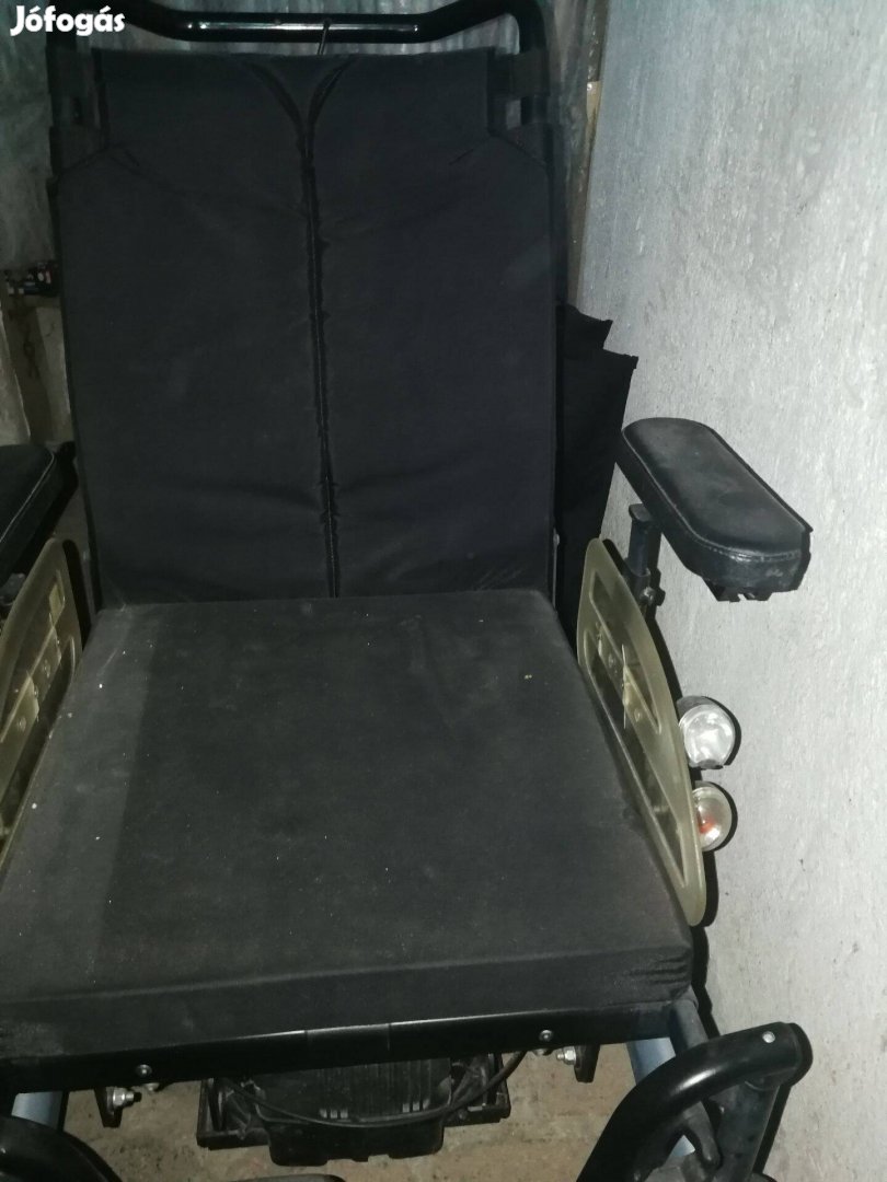 Elektromos kerekes szék aksival jó állapotban eladó
