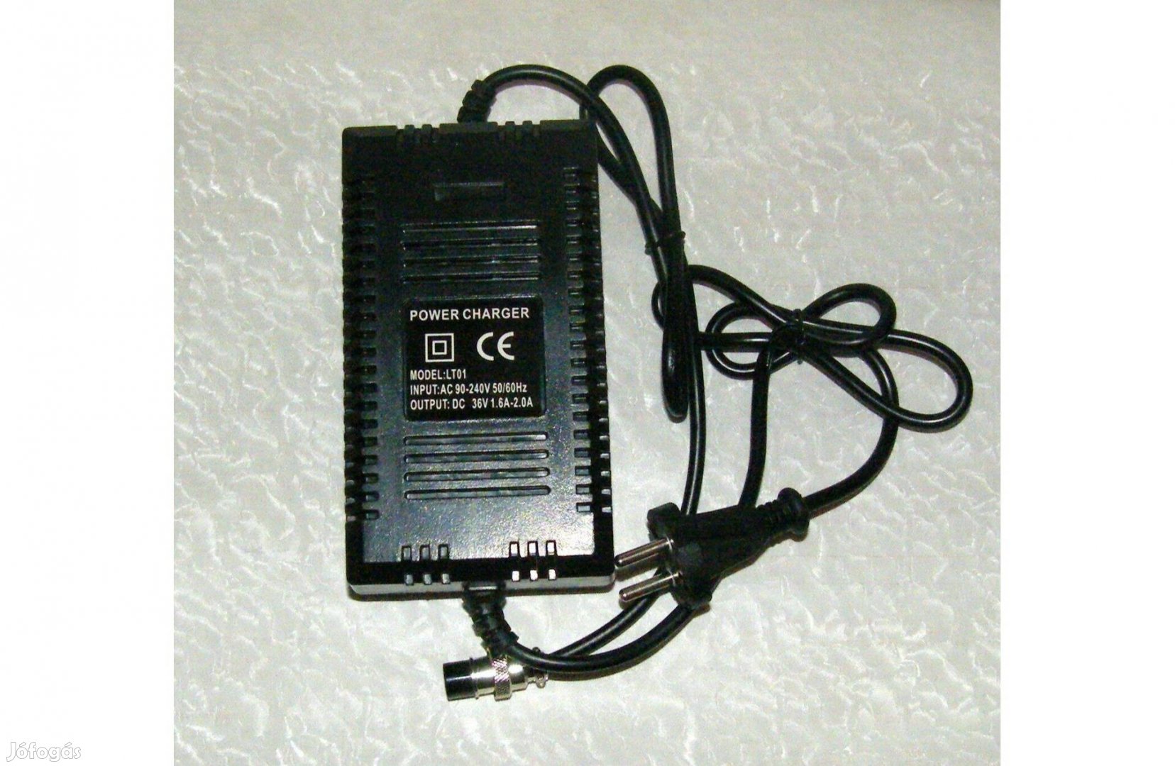 Elektromos kerékpár 36V zselés akku töltő