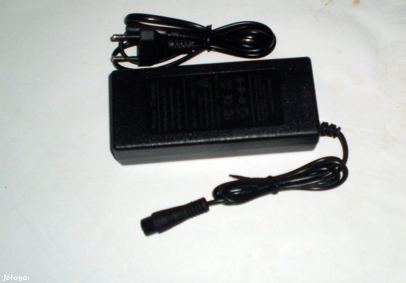 Elektromos kerékpár, roller, robogó 60 voltos akku töltő