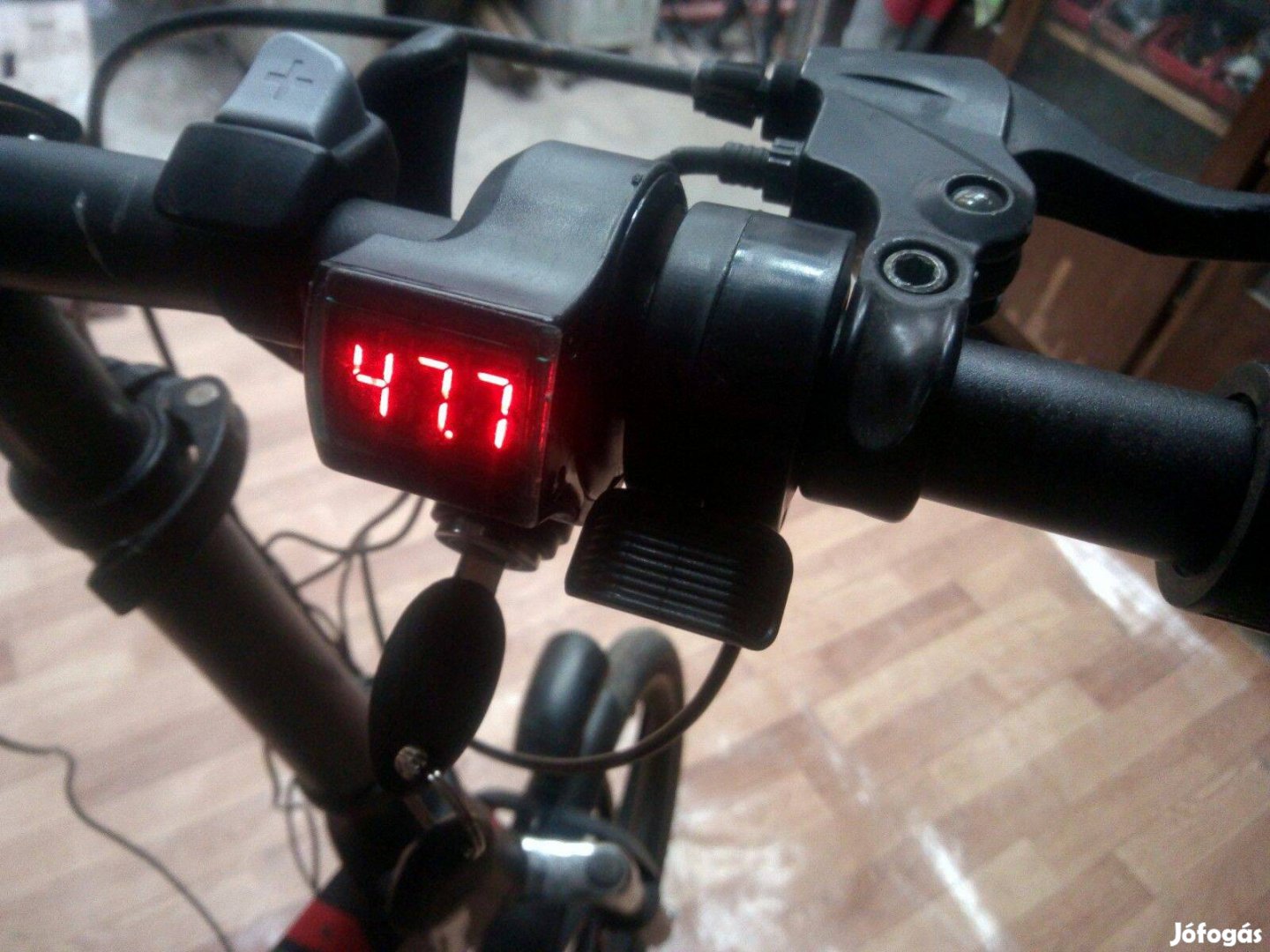 Elektromos kerékpár, roller akku kijelző kapcsolóval