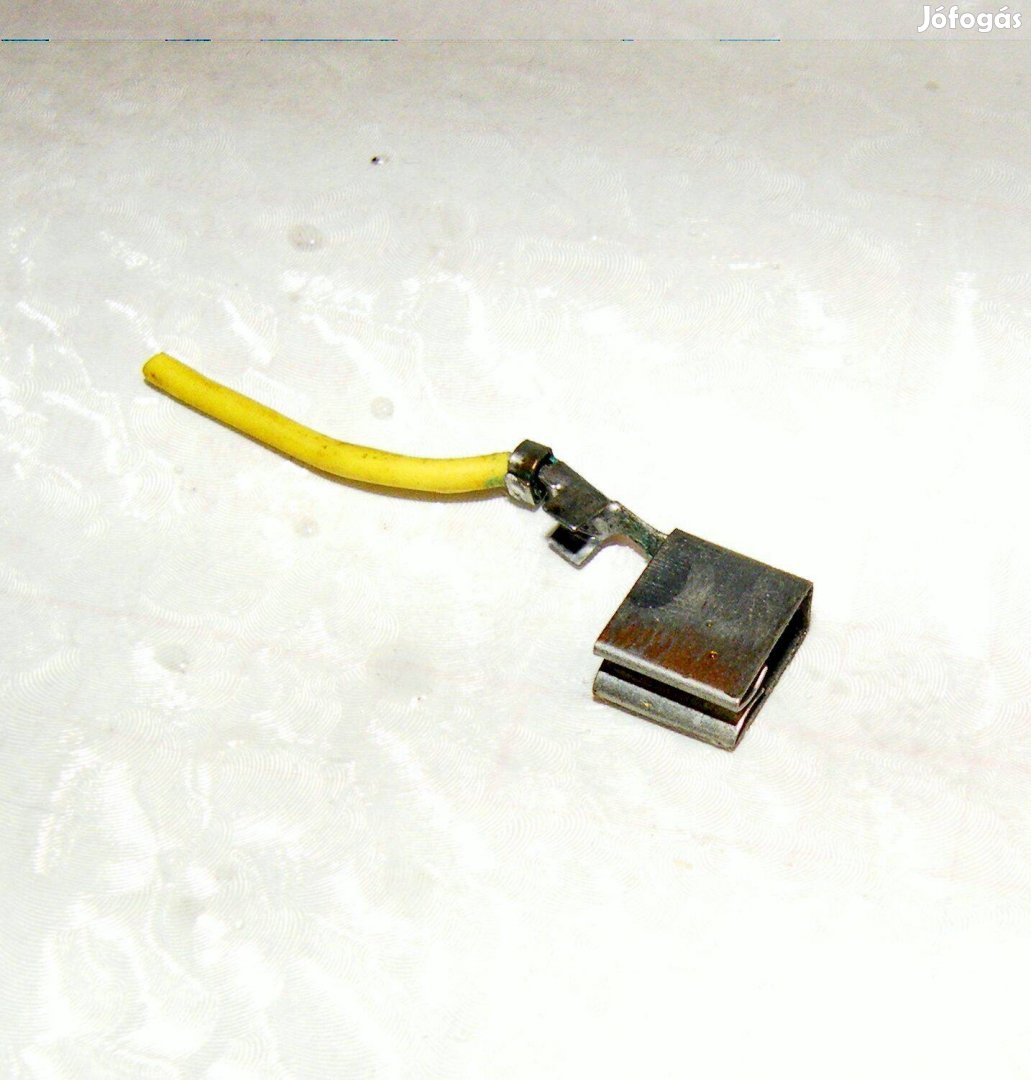 Elektromos kerékpár akkumulátor csatlakozóhoz érintkező