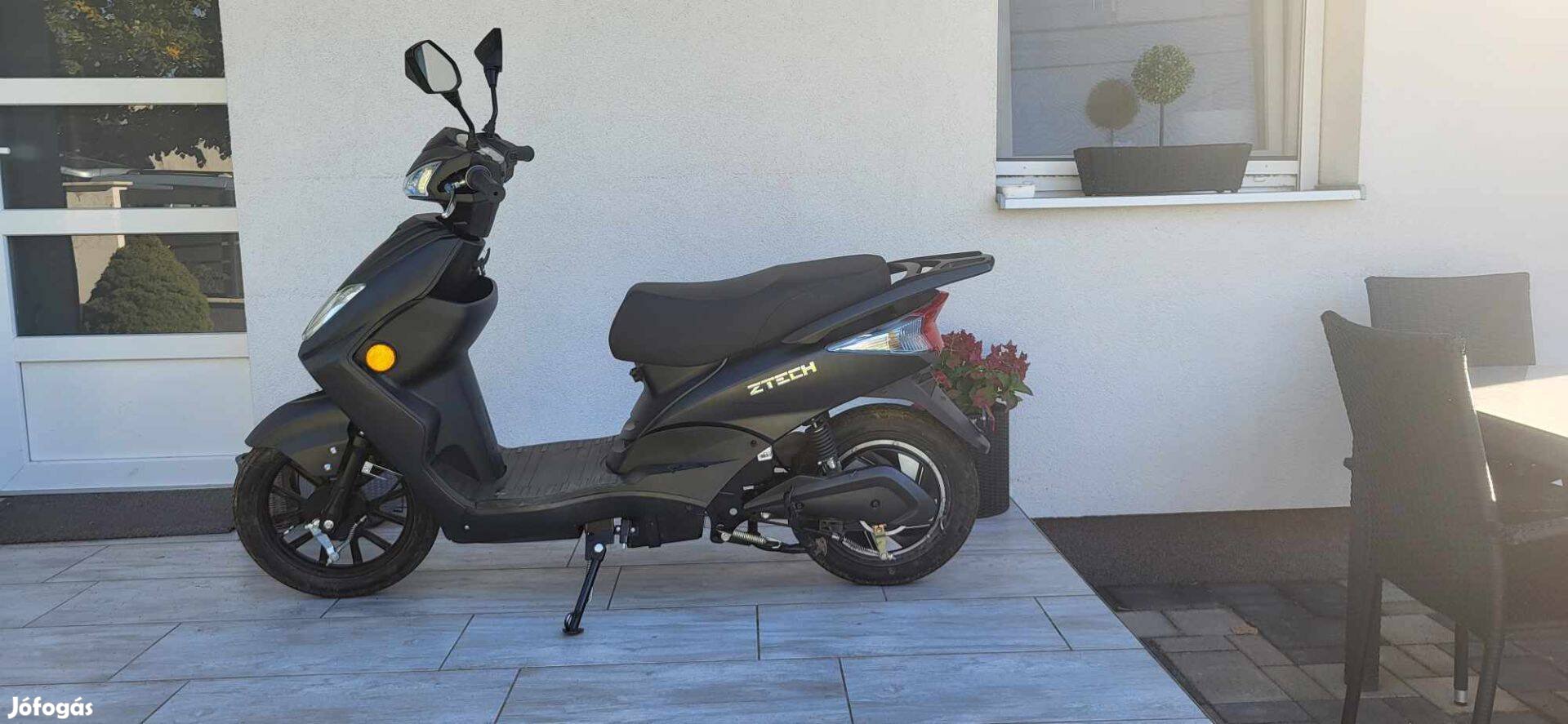 Elektromos kerékpár bicikli robogó moped szállítva garival