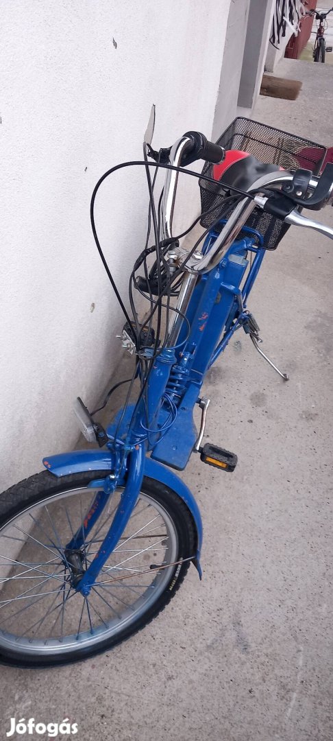 Elektromos kerékpár kisebb  hibával 