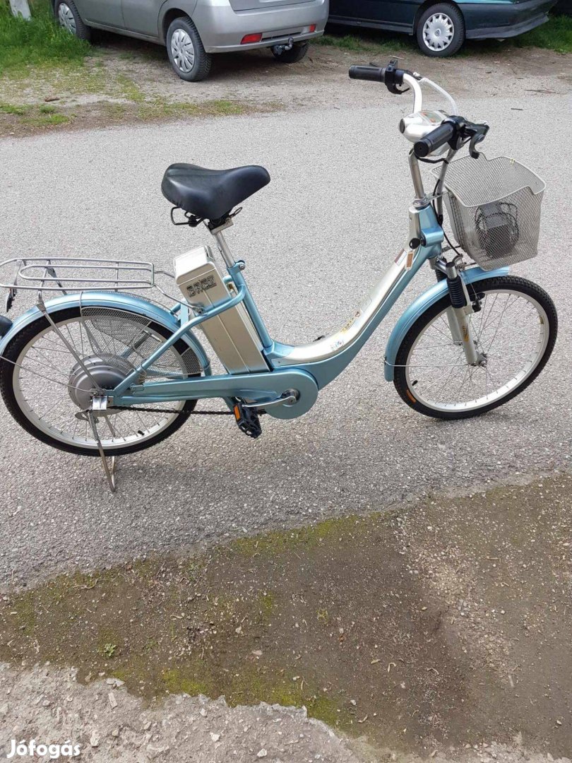 Elektromos kerékpár olyan mint az új nem lett használva,aksi li-ionos,
