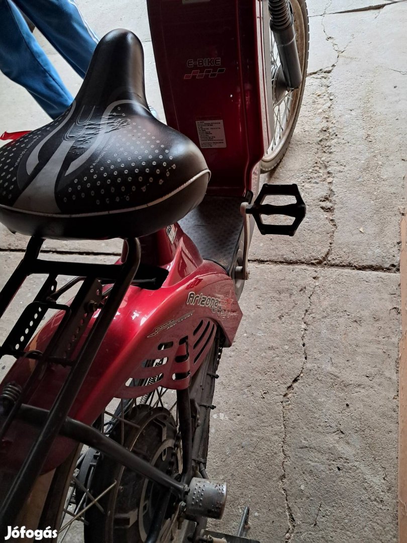 Elektromos kerékpár teherhordó