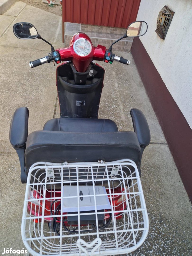 Elektromos moped/ rokkant kocsi