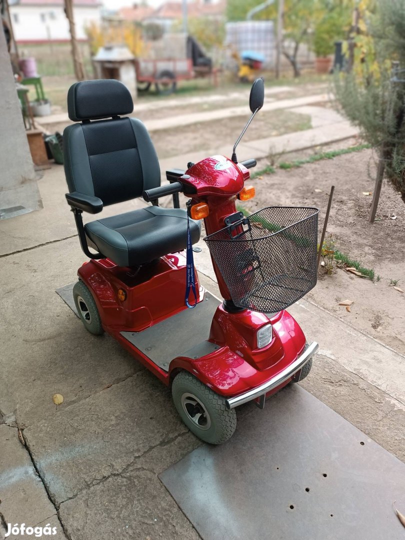 Elektromos moped újszerű állapotban eladó