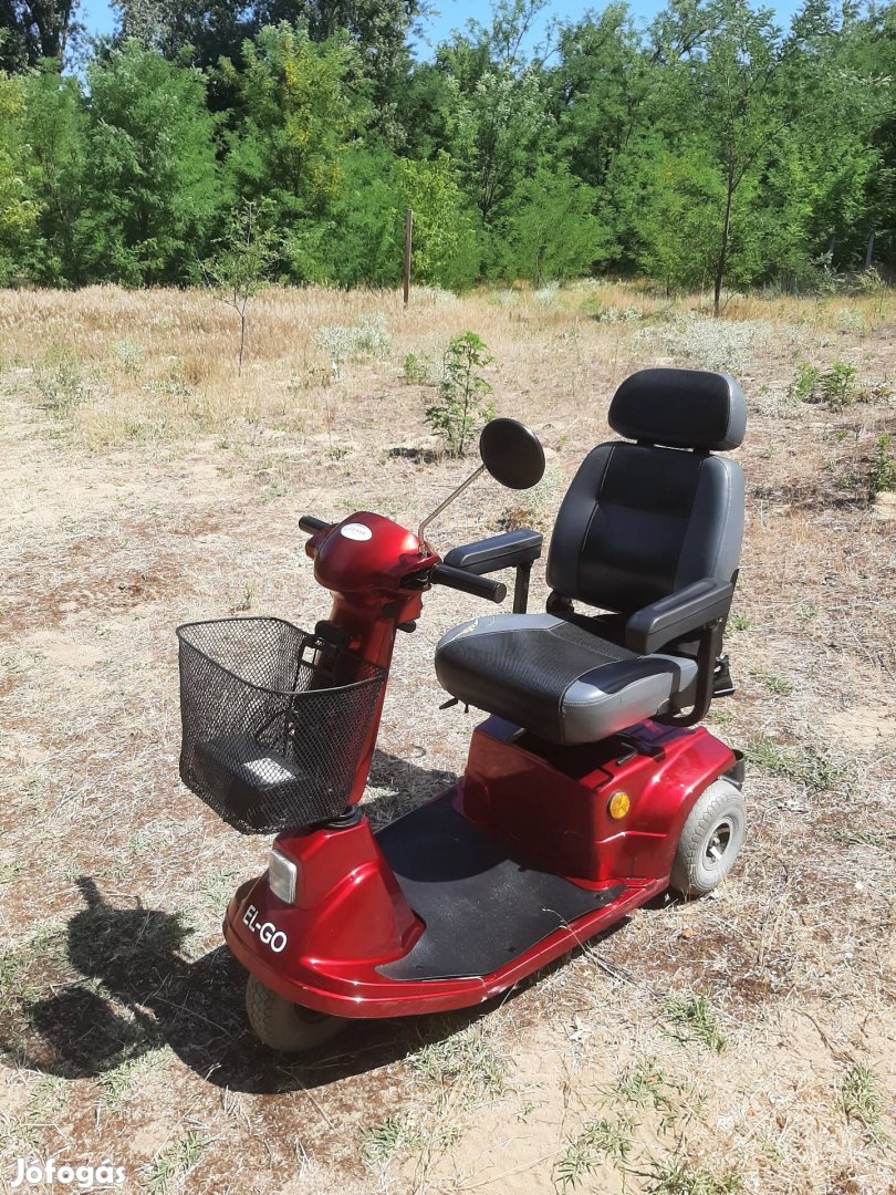 Elektromos moped várja új gazdáját