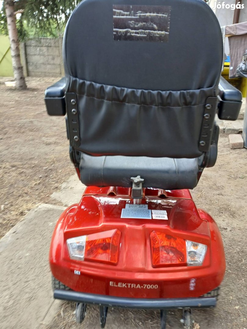 Elektromos mopedautó