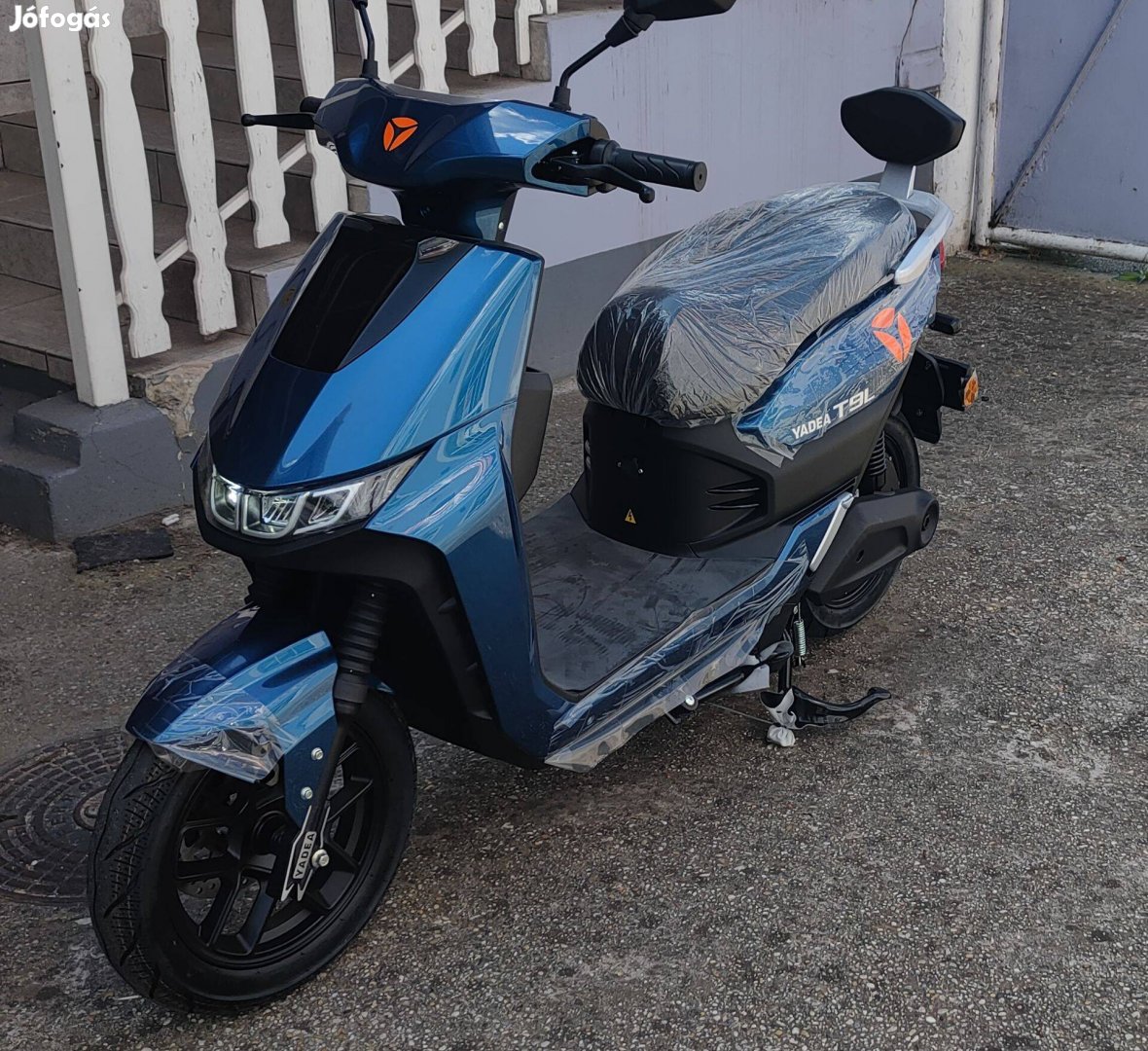 Elektromos robogó Yadea T9L