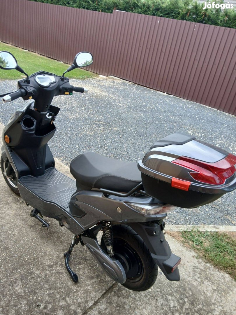 Elektromos robogó eladó
