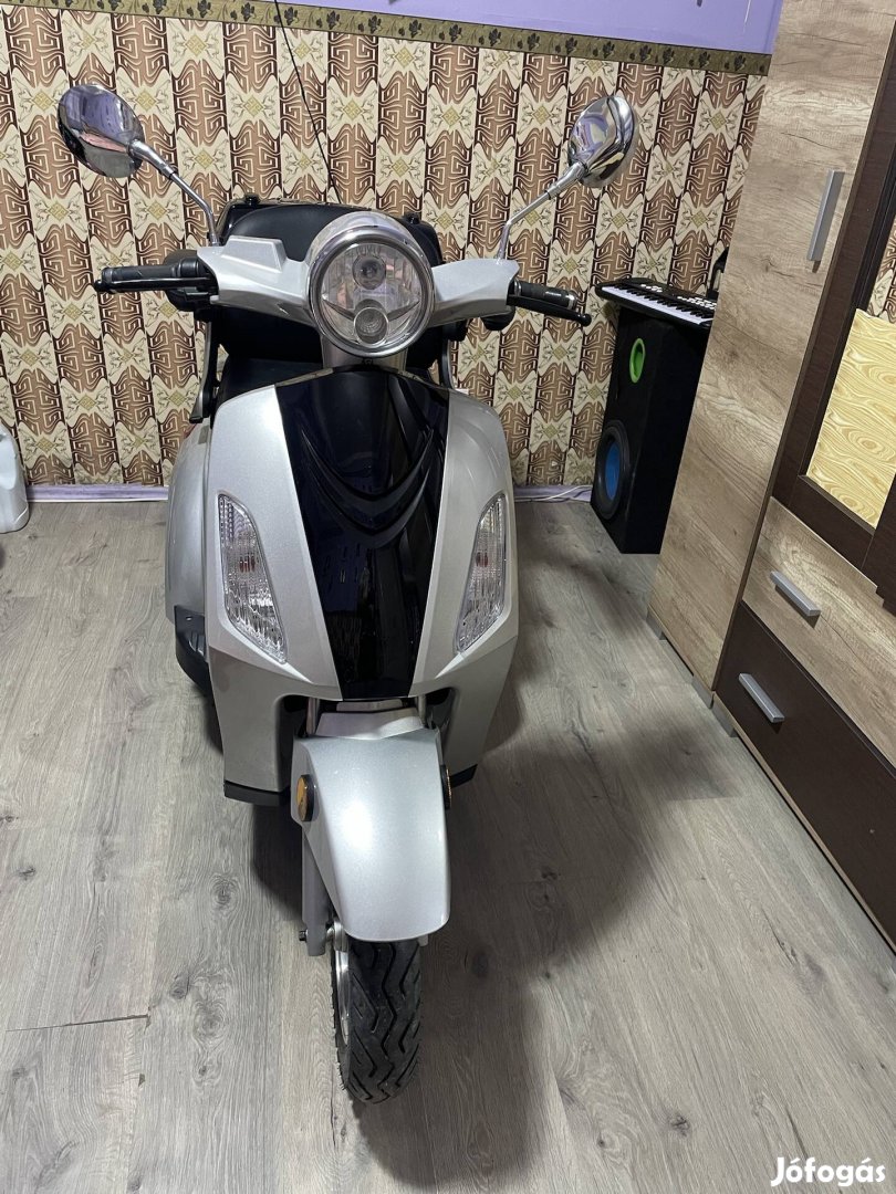 Elektromos robogó moped 60v