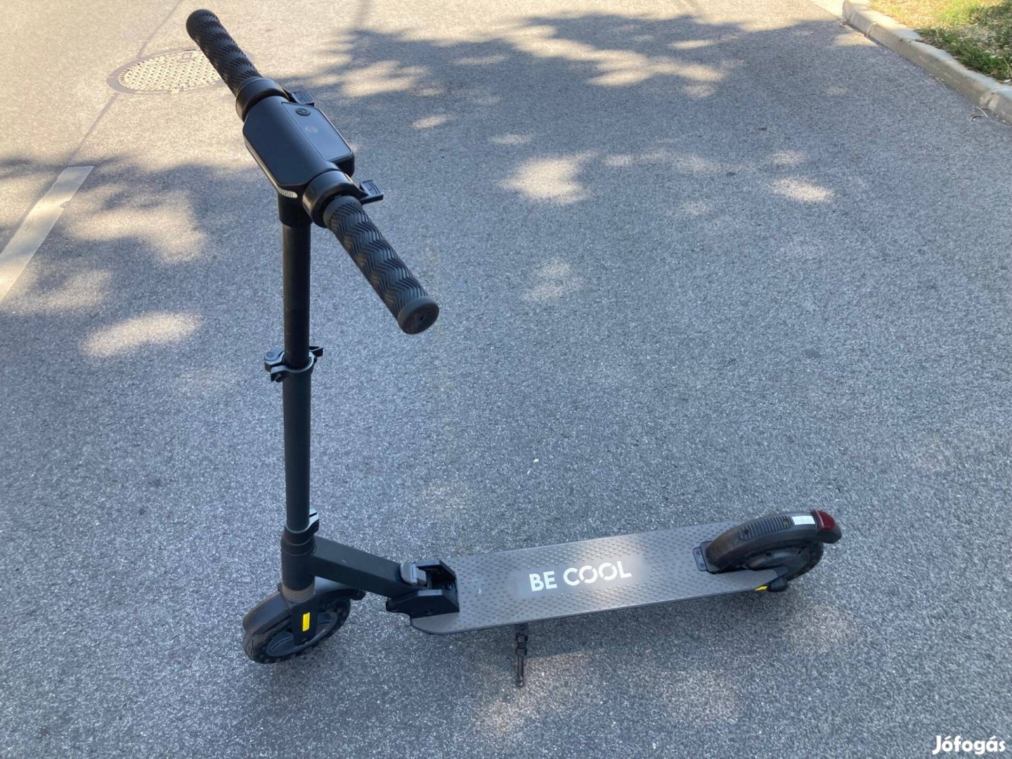 Elektromos roller 350/500w állítható kormány magasság. BE COOL Ad1