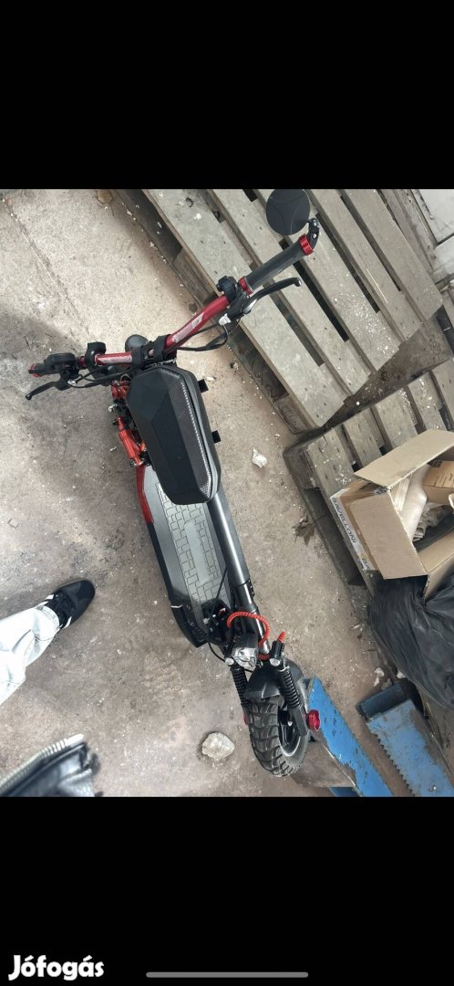 Elektromos roller 60km hatótávval
