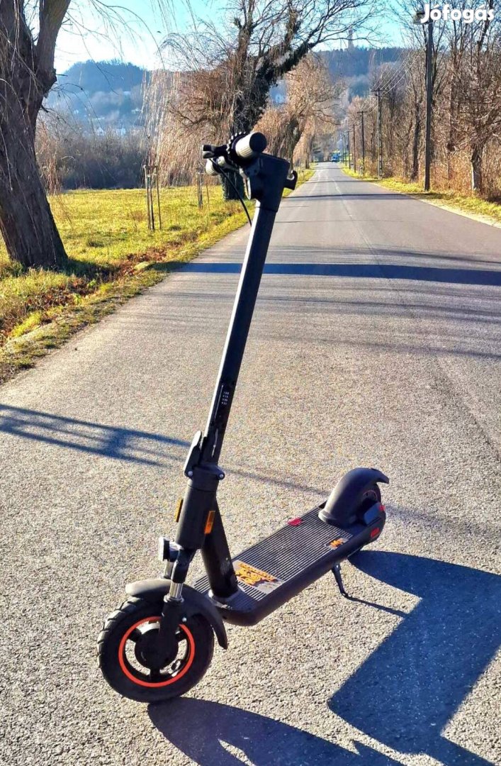 Elektromos roller (40 km/h) 