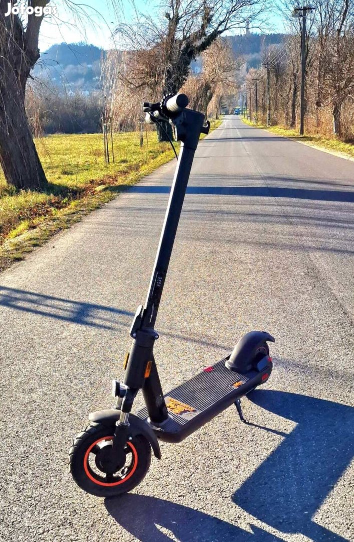 Elektromos roller (40 km/h) 