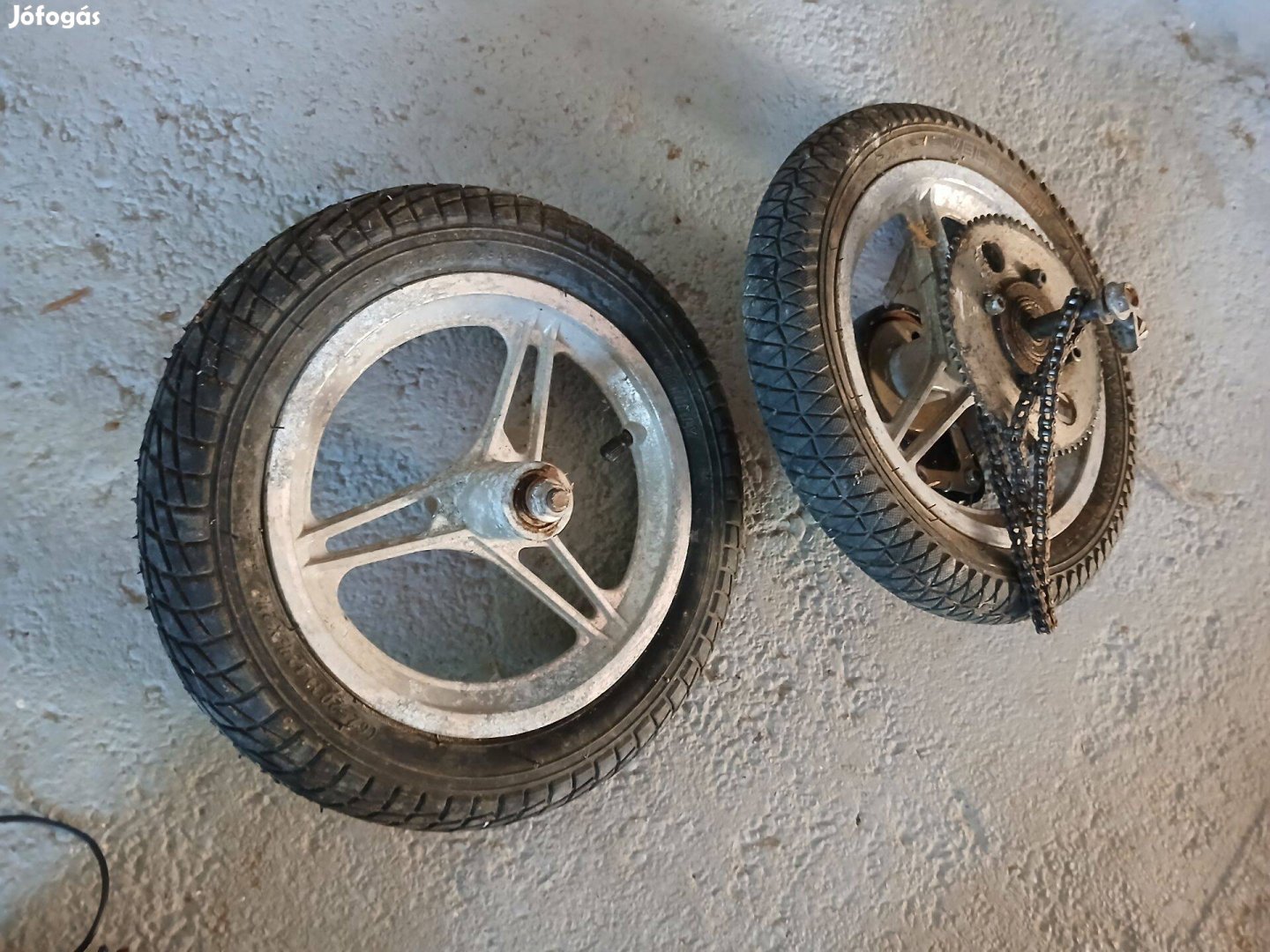 Elektromos roller első hátsó kerék új gumikkal eladó