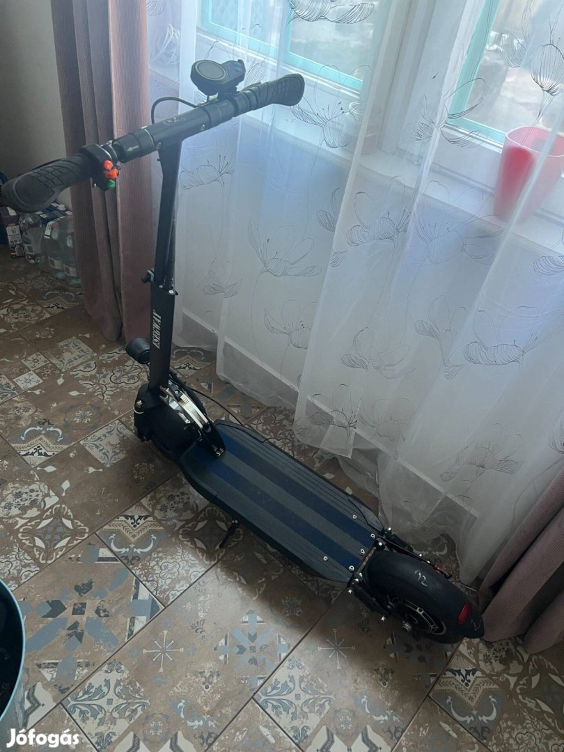 Elektromos roller escooter 10" fekete 15ah tömör gumival