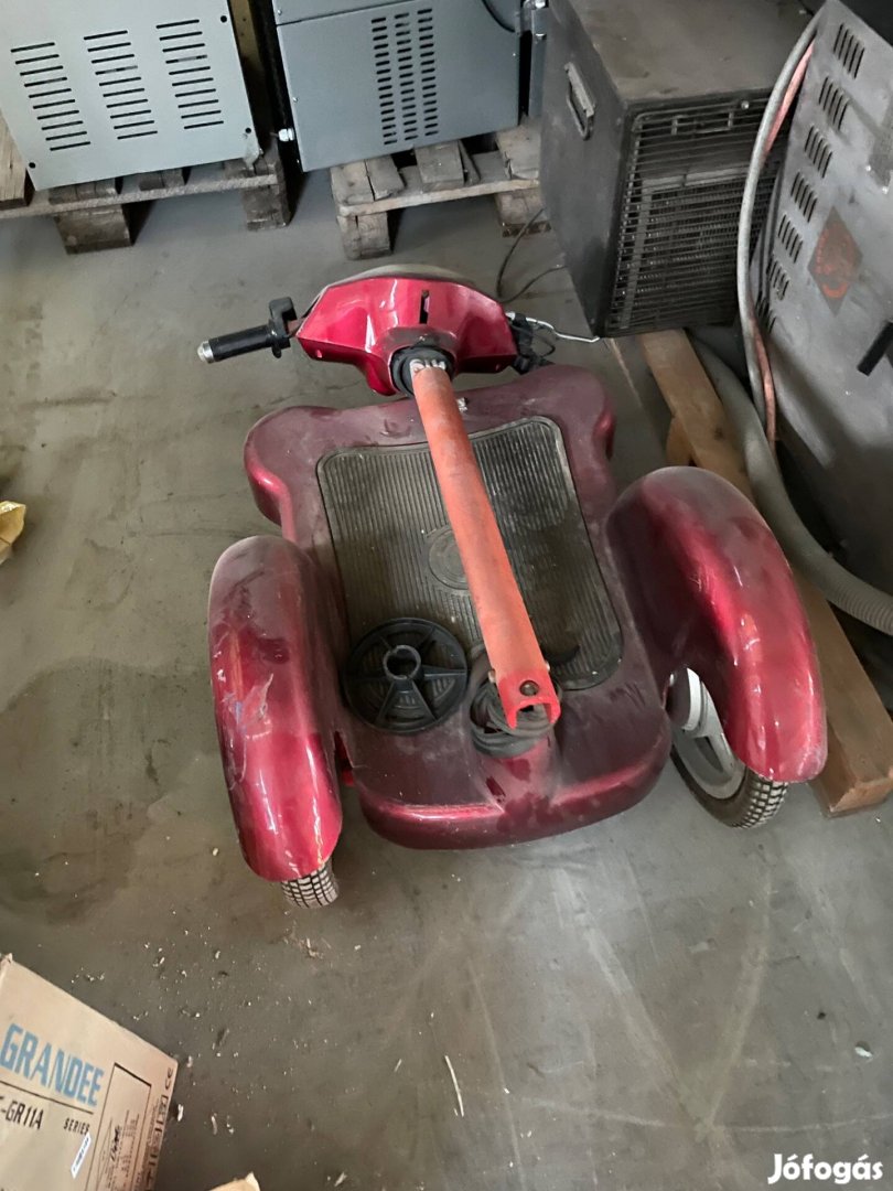 Elektromos roller fellelt állapotban