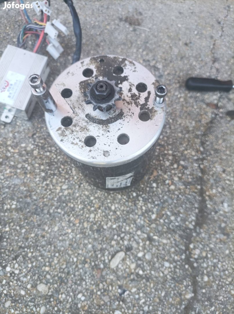 Elektromos roller motor vezérlővel lánccal ledes lámpával