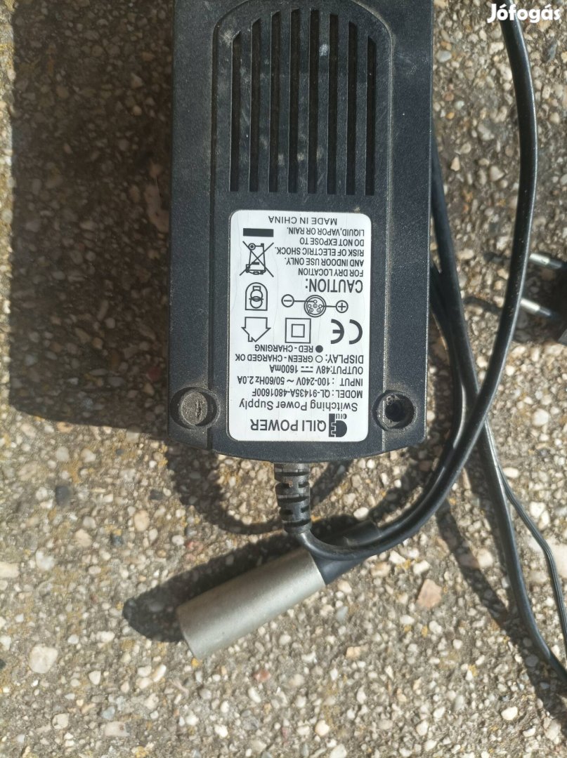 Elektromos roller töltő 48 V ólomakkuhoz