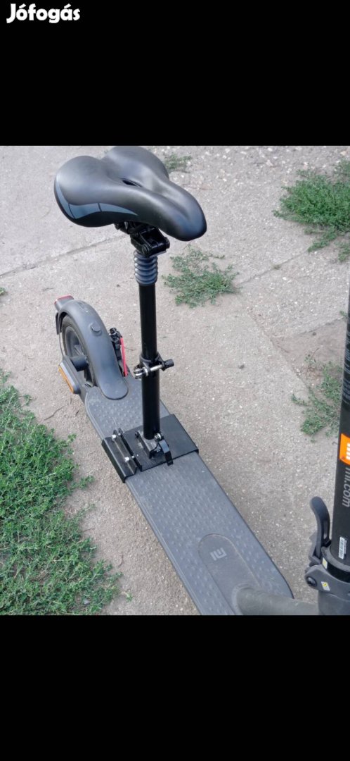 Elektromos roller ülessel felszerelve