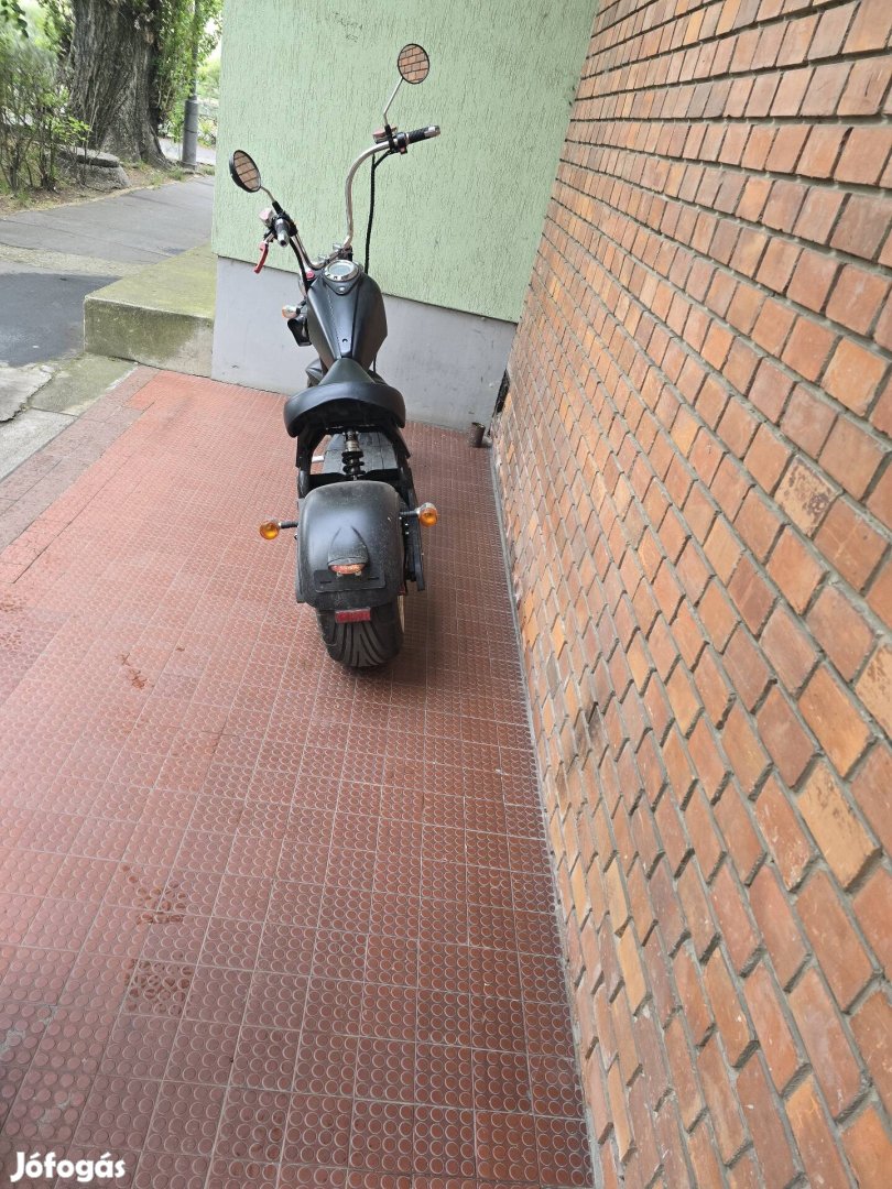 Elektromos scooter, robogó 