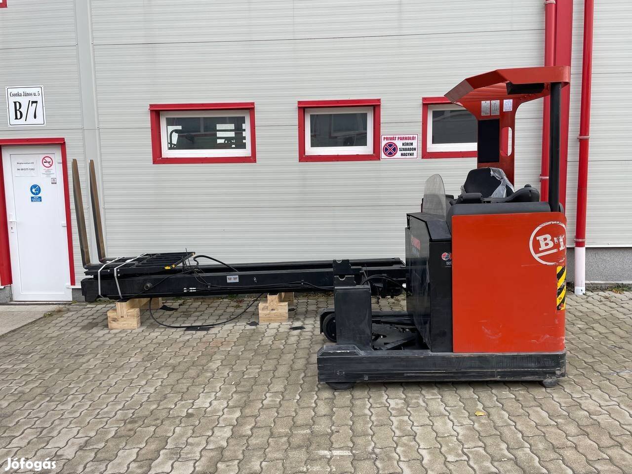 Elektromos tolóoszlopos targonca BT RR 16M 1.6 t teherbírás 8.5 m emel