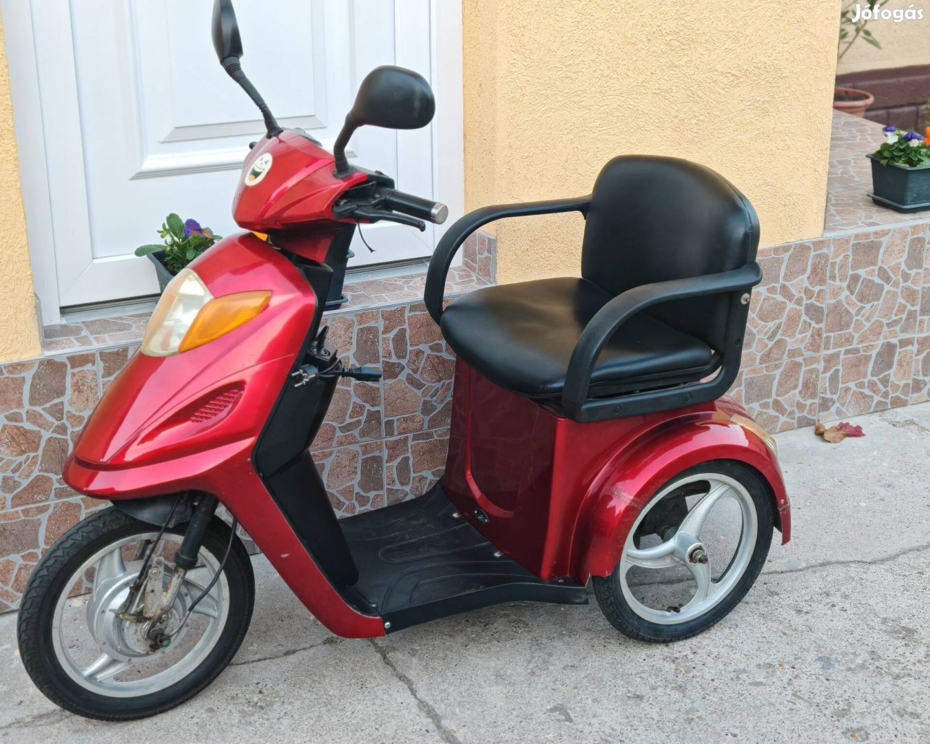 Elektromos tricikli, jó akkumulátorokkal. 