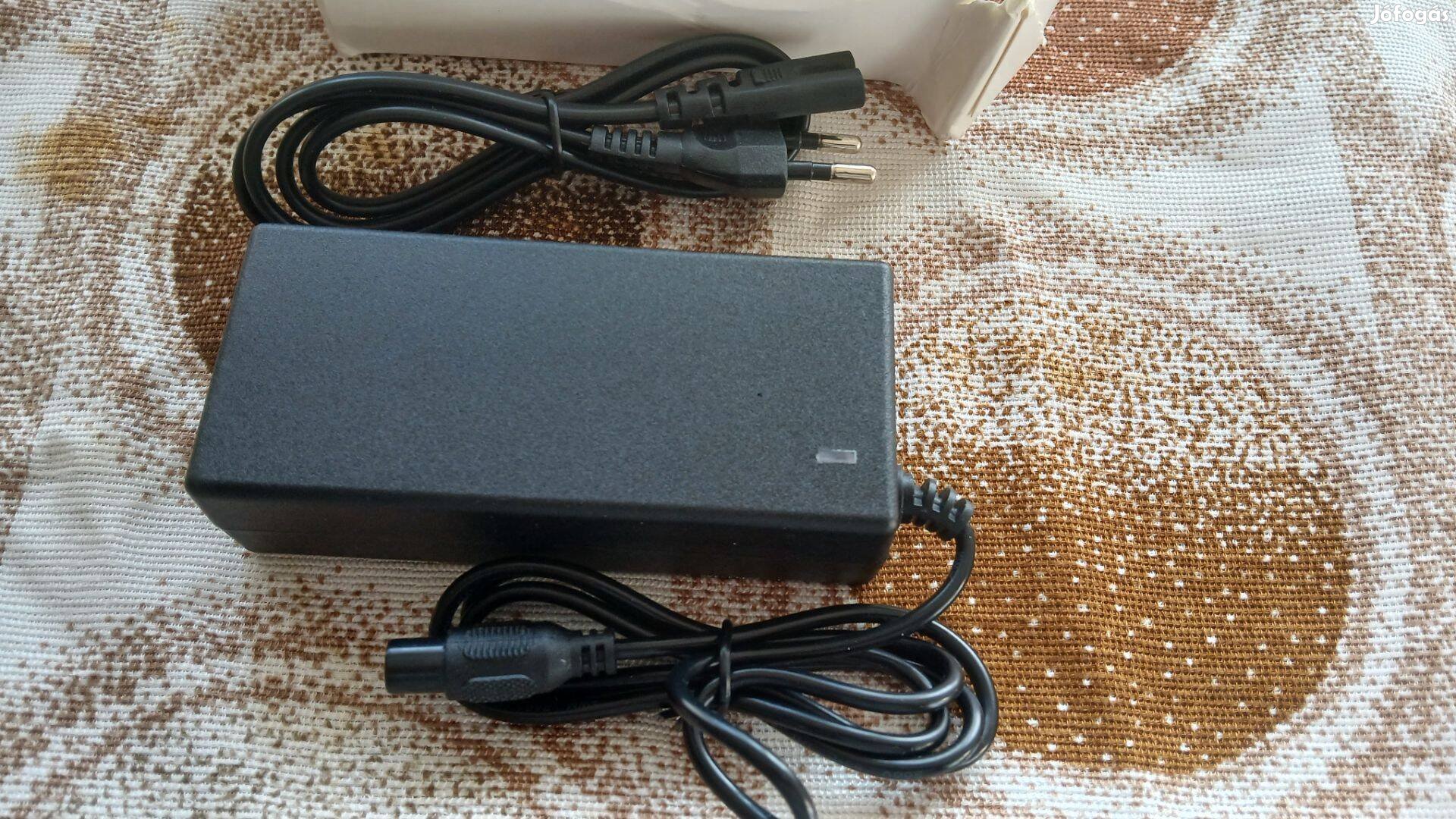 Elektromosroller új töltő 42V 2A 3 pines