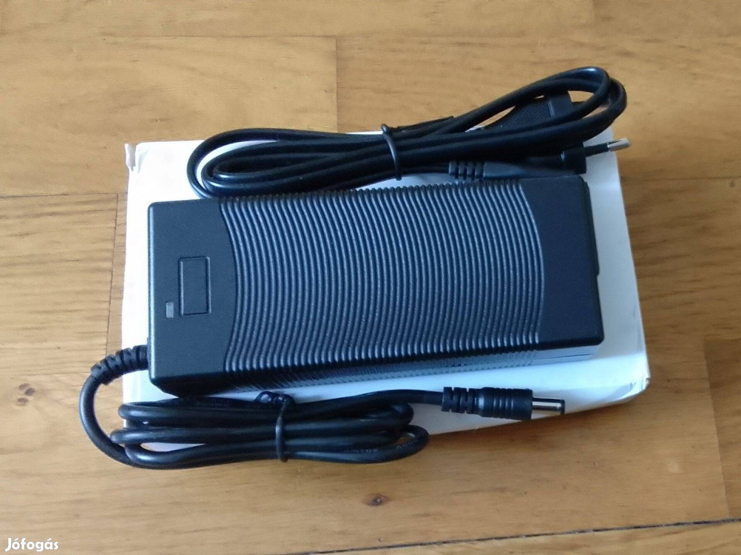 Elektromosrollerhez való új töltó 54.6V 48V 2A