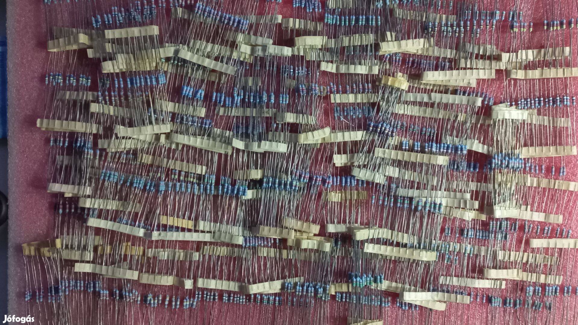 Elektronikai alkatrész R534 0.9W ellenállás