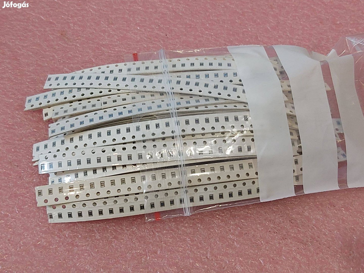 Elektronikai alkatrész SMD ellenállás 0805 méretben 120 érték