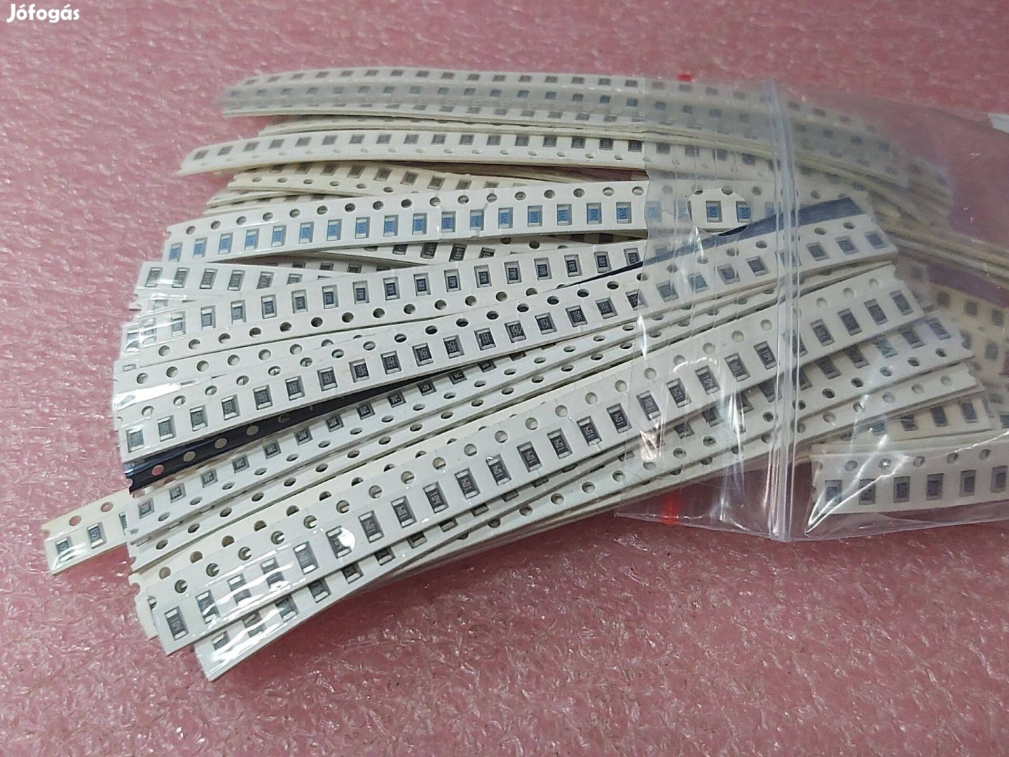 Elektronikai alkatrész SMD ellenállás 1206 méretben 120 érték