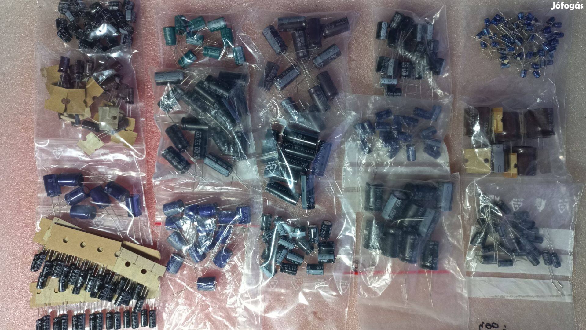Elektronikai alkatrész elektrolit kondenzátor pakk ( 275db )