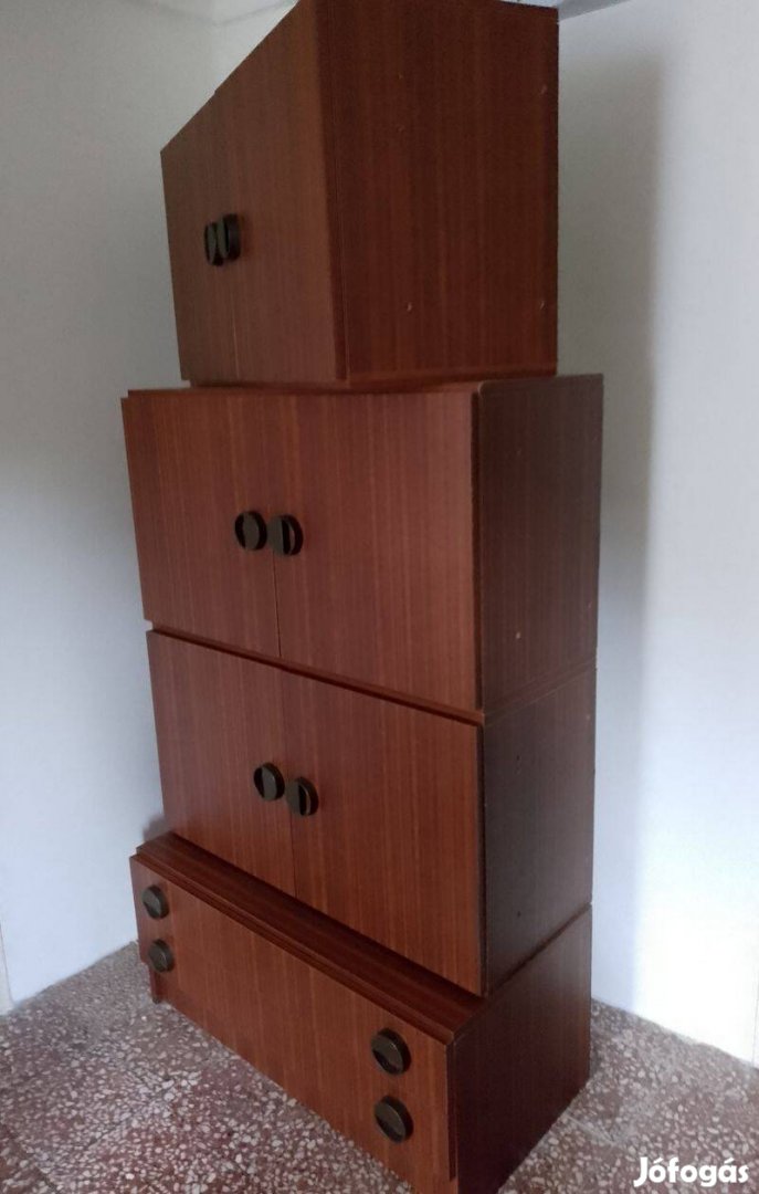 Elemekből álló szekrény szinte ingyen elvihető