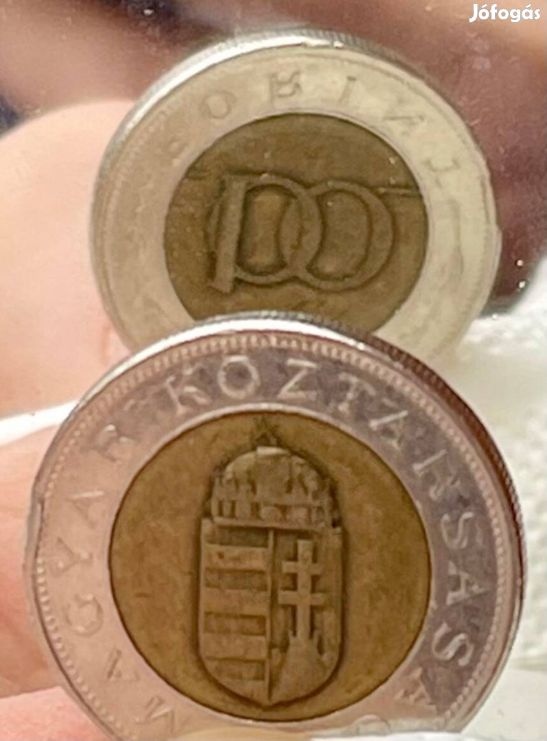 Elfordult hibás 100 forintos érme