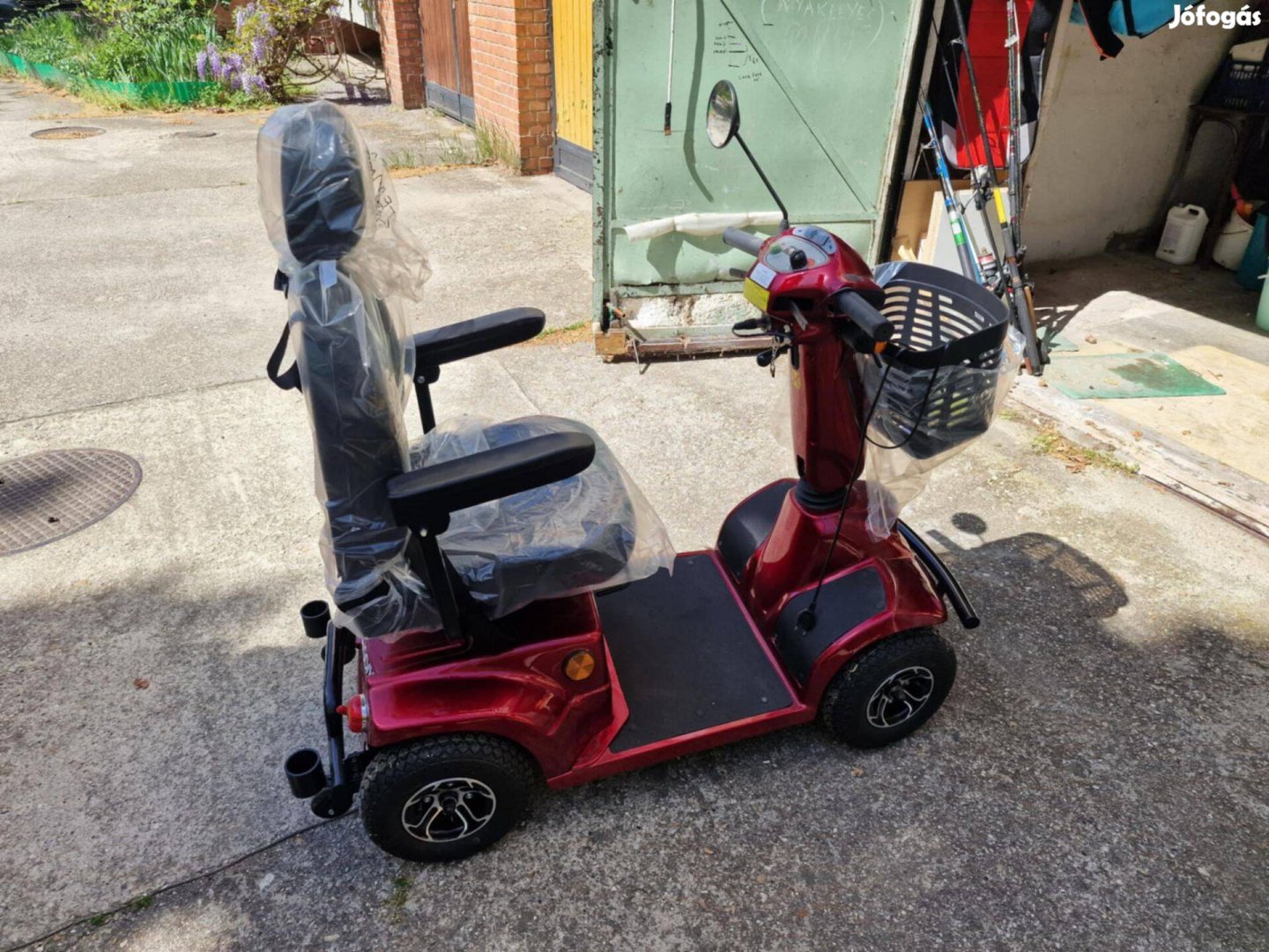 Elgo/M 4 kerekü moped aladó