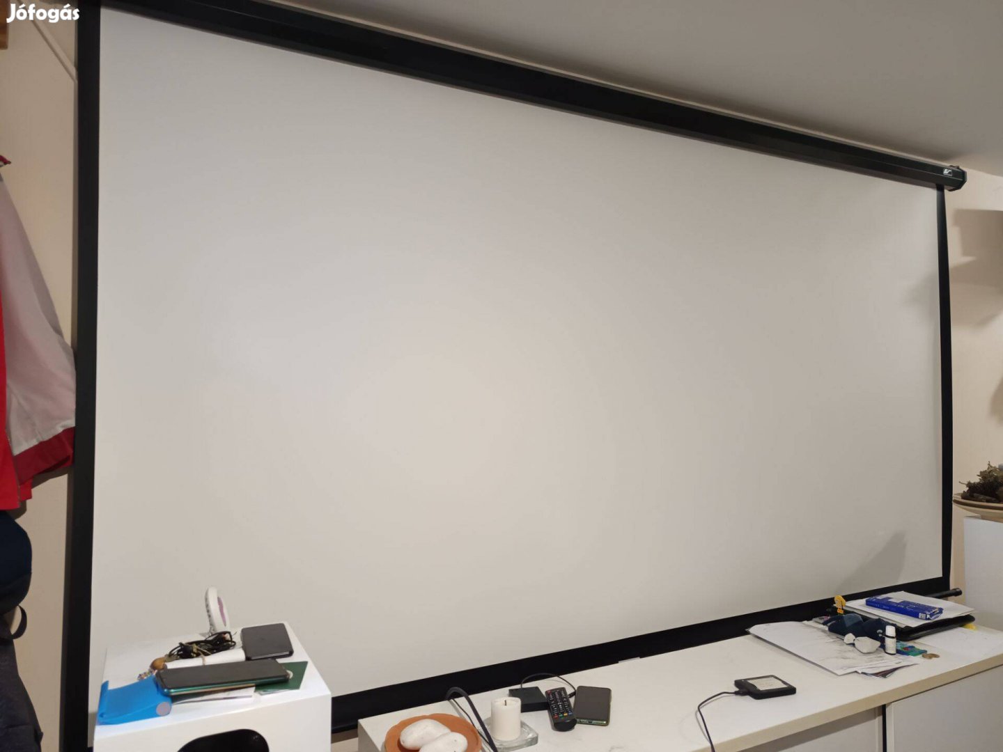 Elite Screens 120"-os vetítővászon vetítő fali/mennyezeti