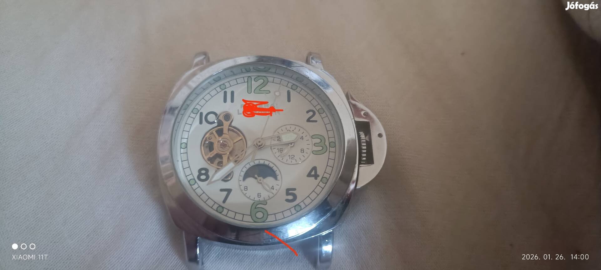 Elkelt! Fehér számlapos, automata, holdfázisos 47 mm-es