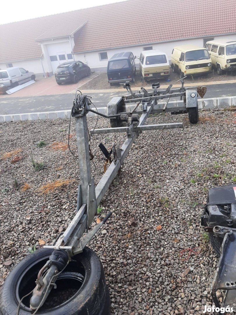 Ellebi olasz okmányos sólyakocsi