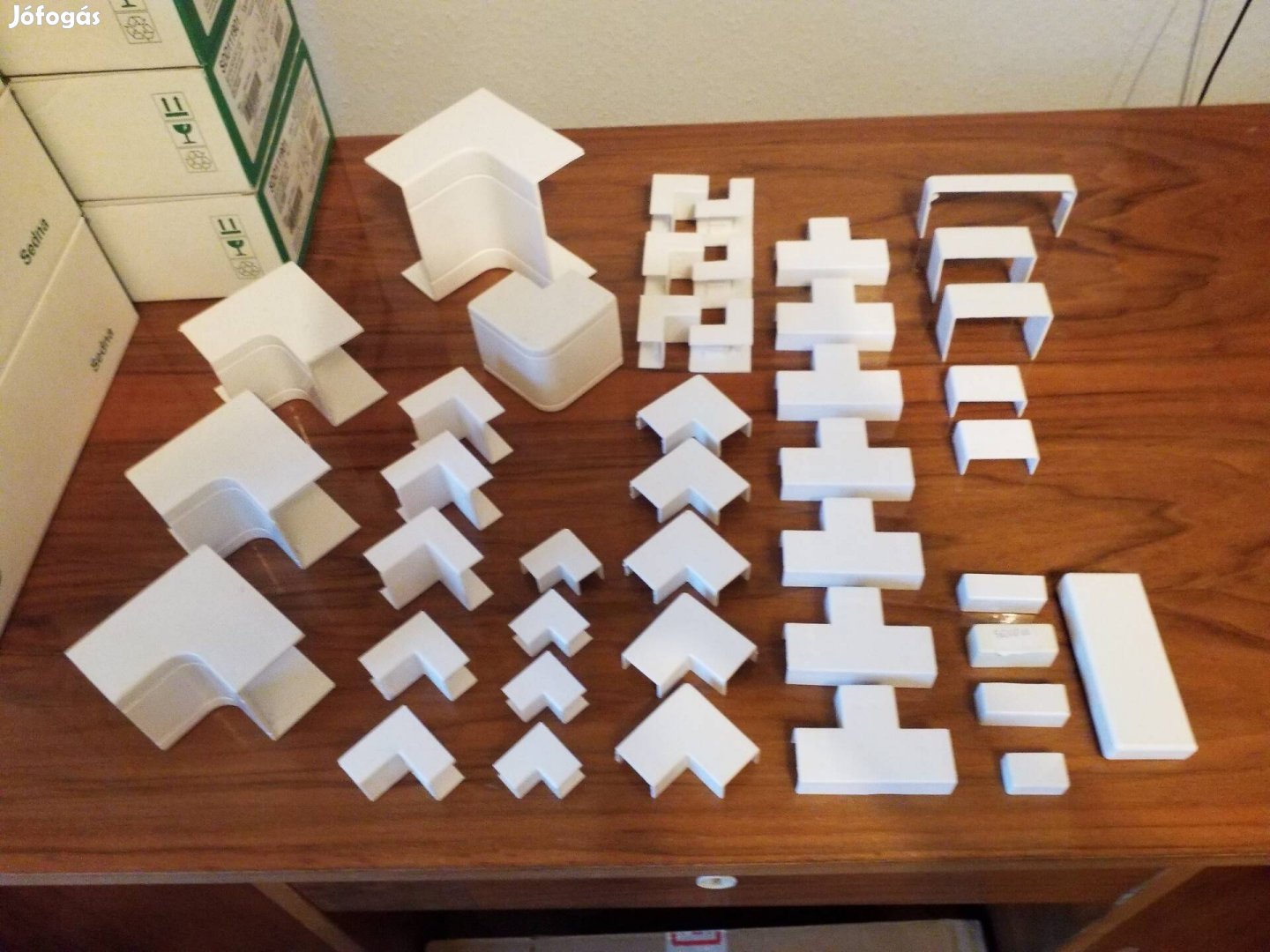 Elmark vezetékcsatorna idomok egyben eladók