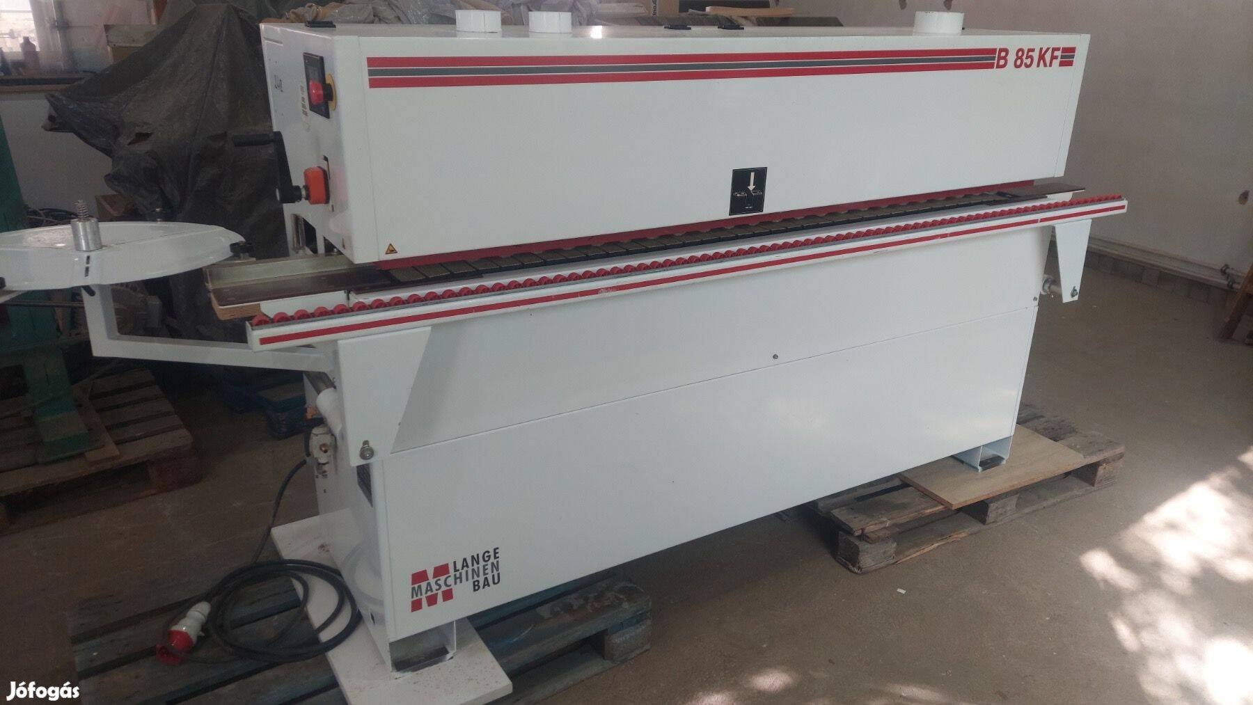 Előmarós véggömbölyítős élzáró