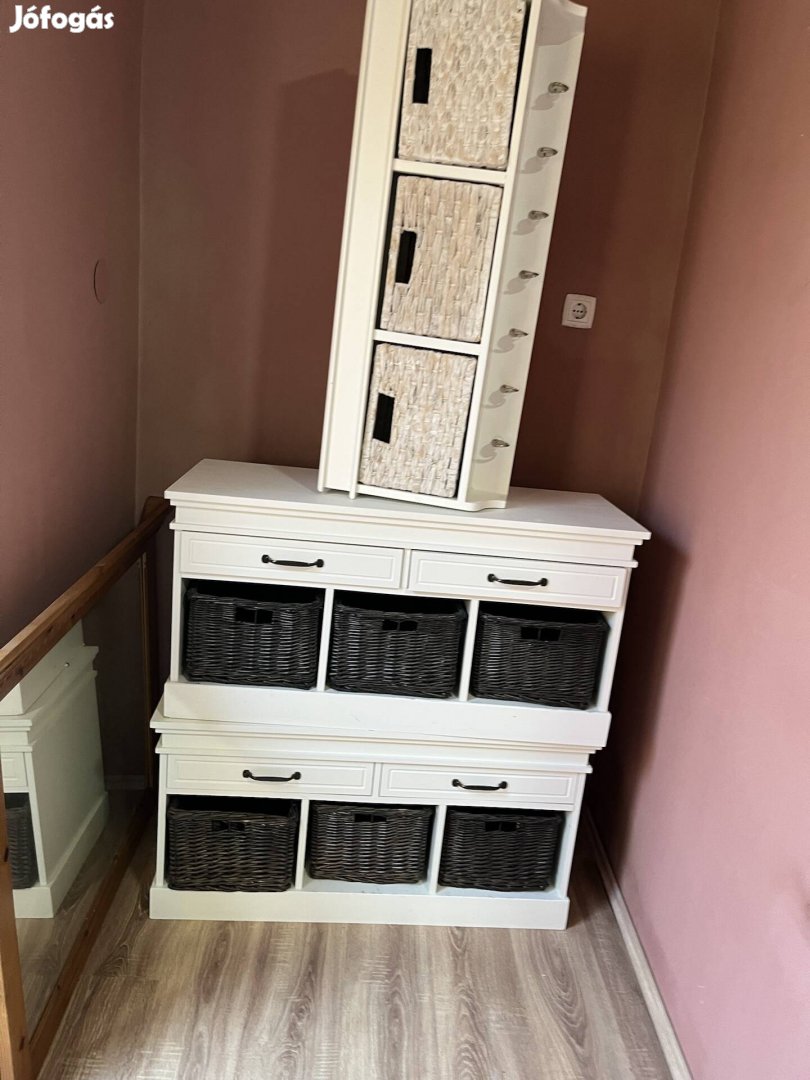 Előszoba 2 db kosaras pad 32000 db felső rész 18000 bp.17