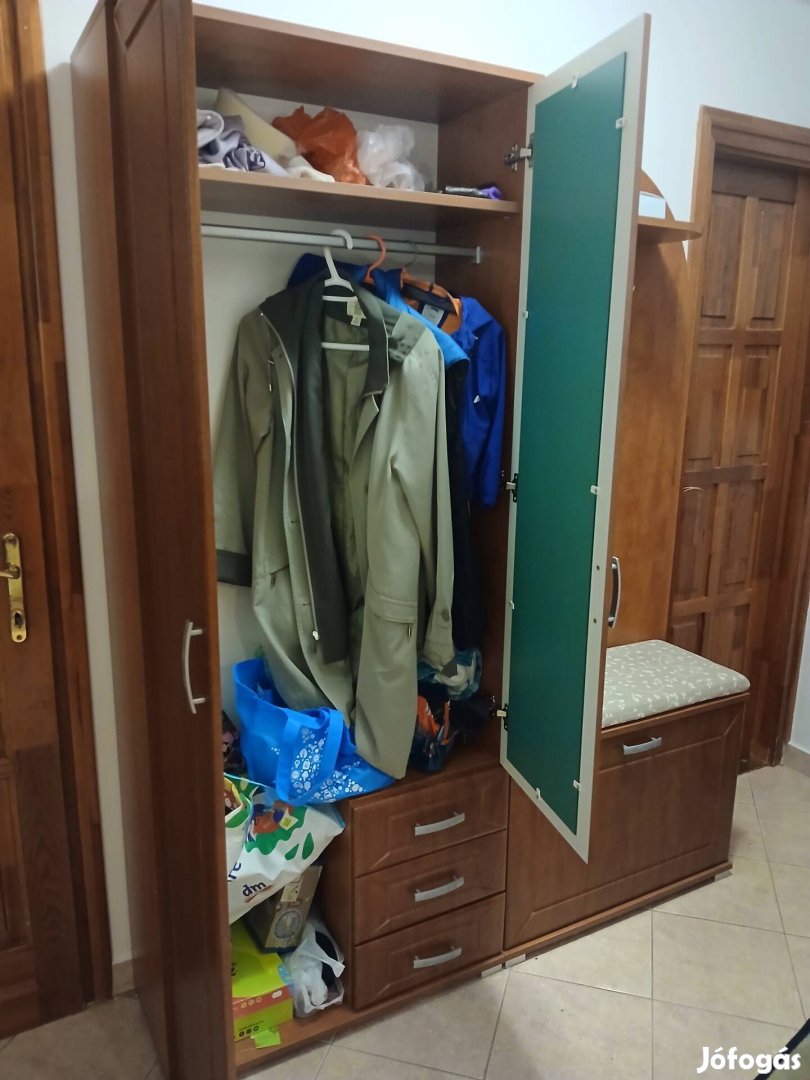 Előszoba bútor tükrös szekrény cipőtartóval