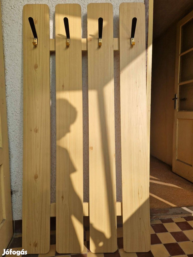 Előszoba fal és cipős szekrény tükörrel