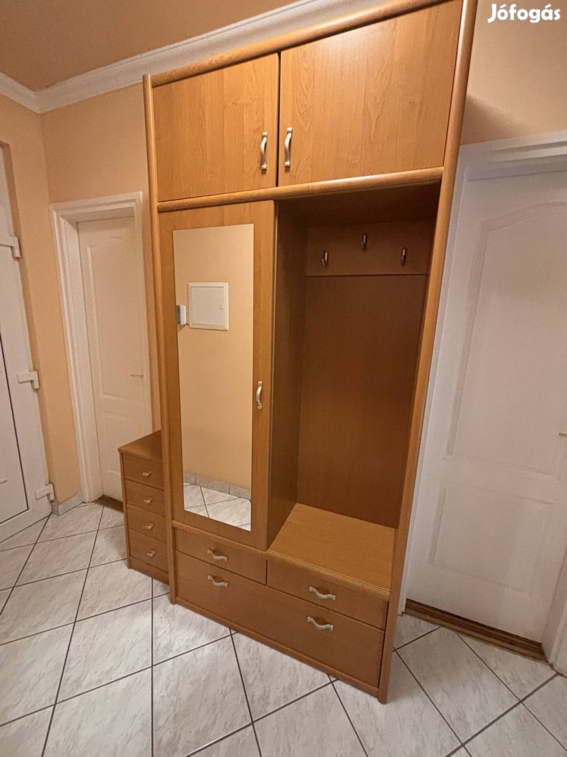 Előszoba szekrény