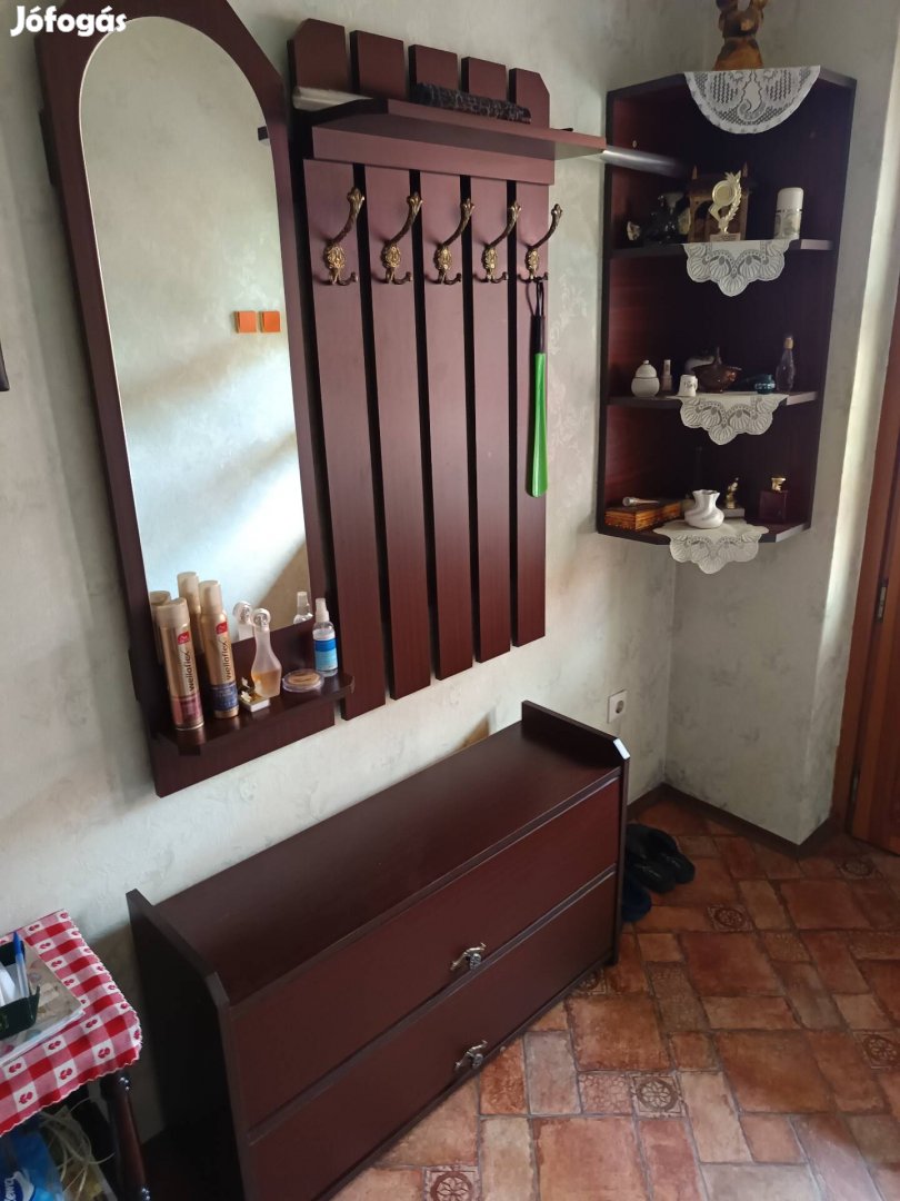 Előszoba szekrény és sarokpolc