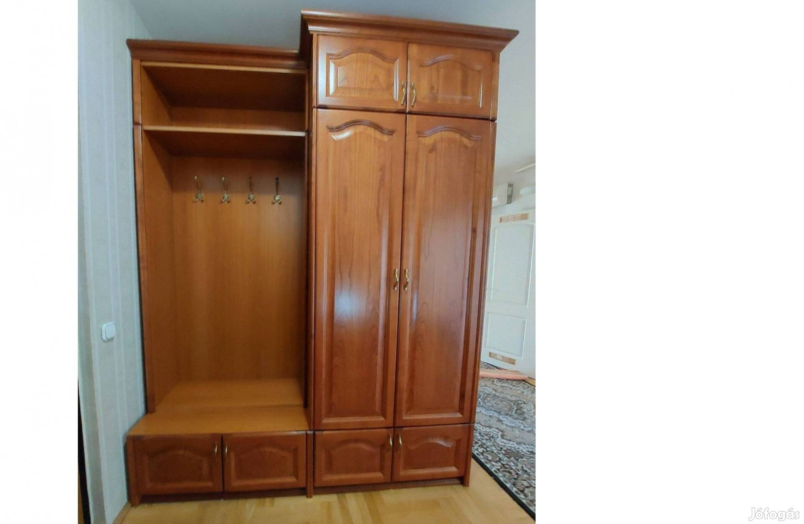 Előszoba szekrény klasszikus kifogástalan, sok tárolóhellyel Budapest